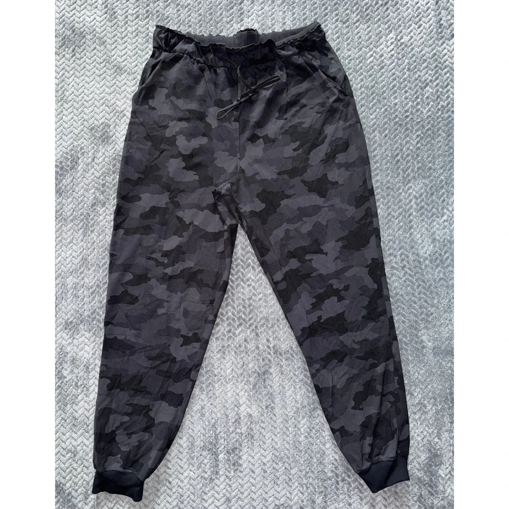 Lululemon‎ Women's Stretch HR Jogger Color Black Camouflage Size 10